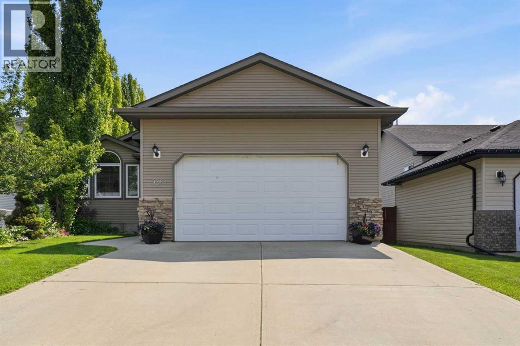 926 Ramage Crescent - 1