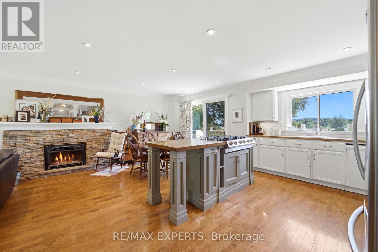 2724 8 SIDE ROAD - 13