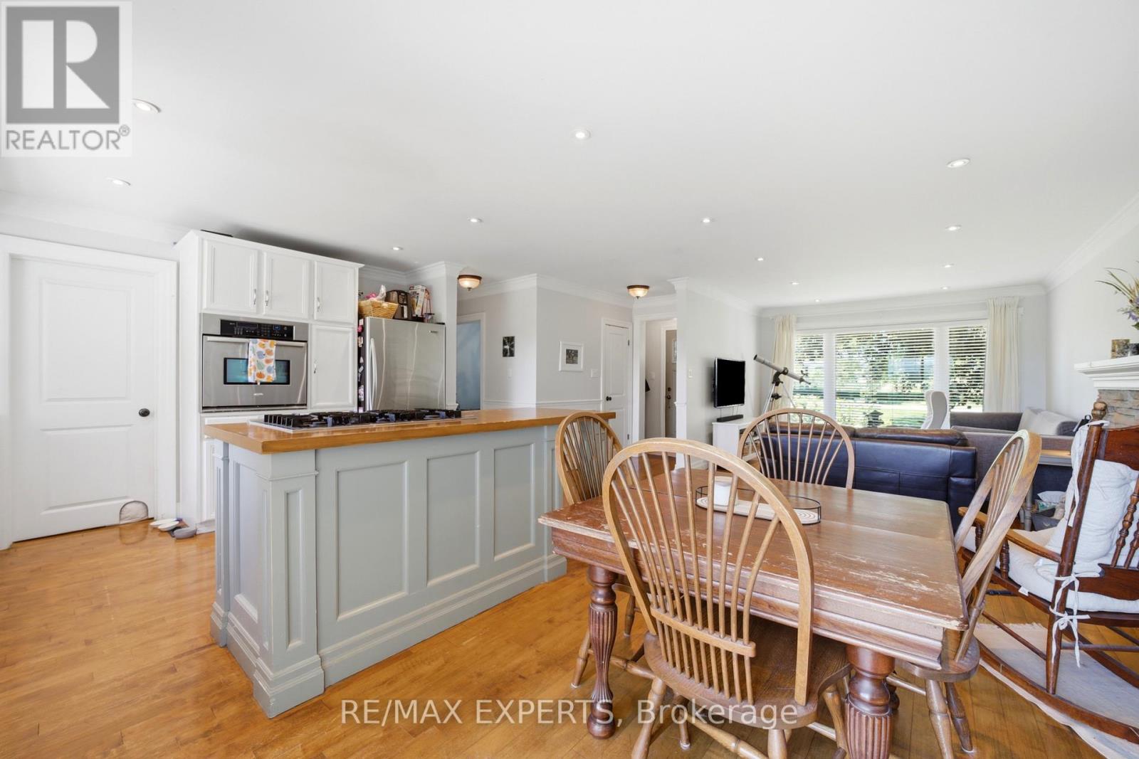 2724 8 SIDE ROAD - 16