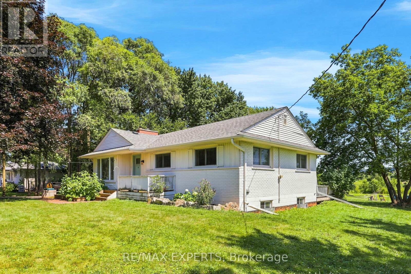2724 8 SIDE ROAD - 2