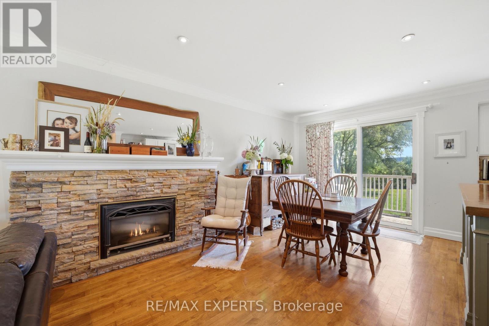 2724 8 SIDE ROAD - 21