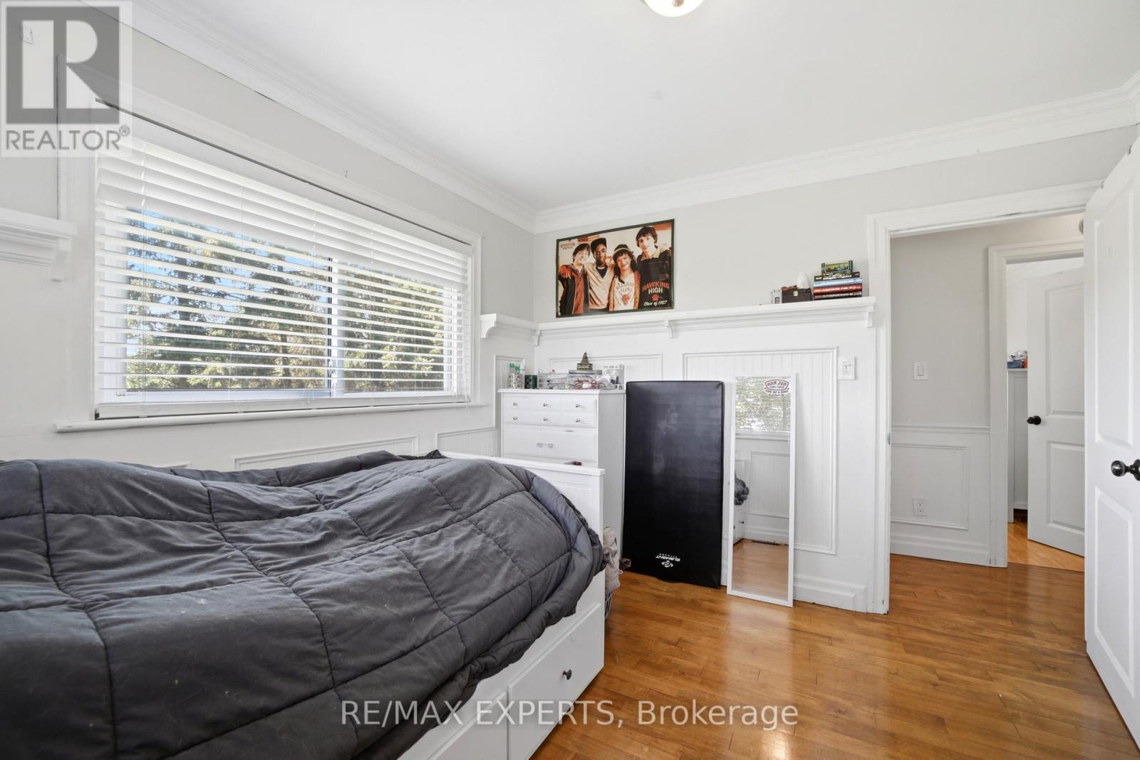 2724 8 SIDE ROAD - 24