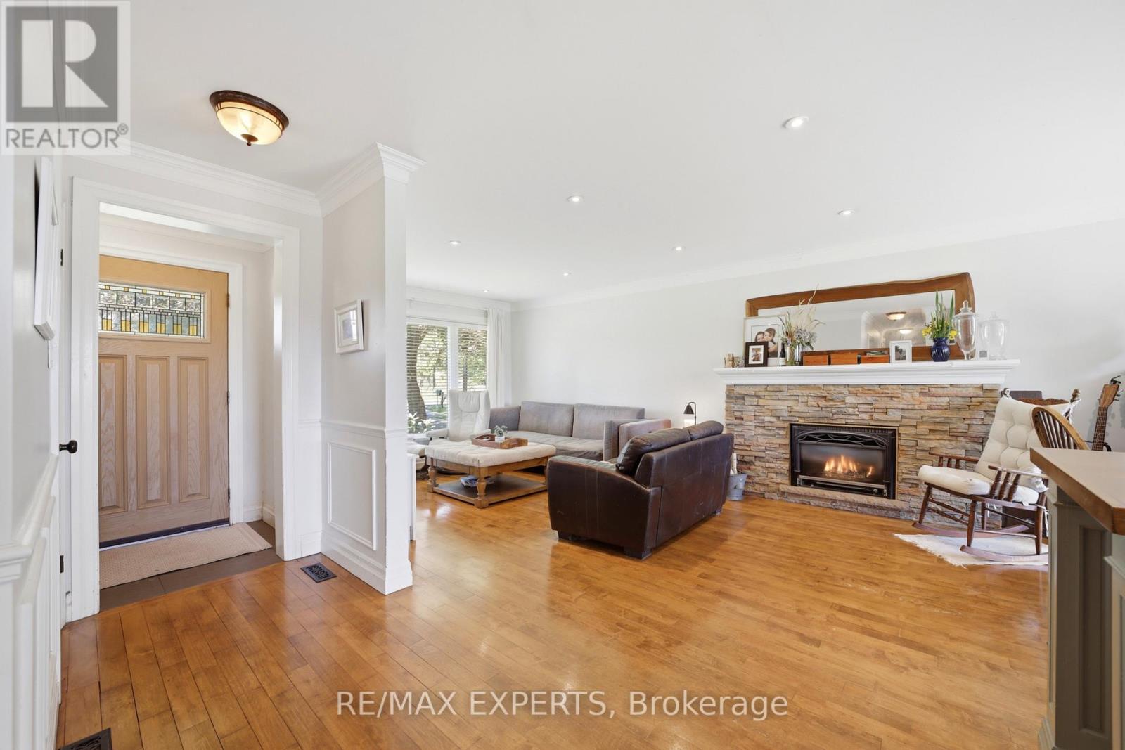 2724 8 SIDE ROAD - 7