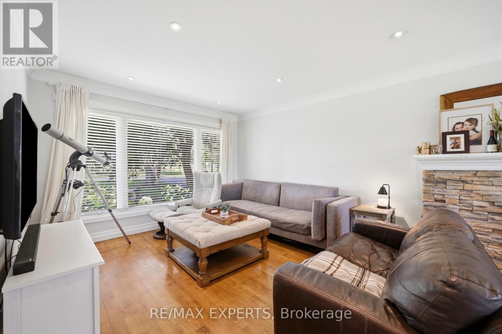 2724 8 SIDE ROAD - 8