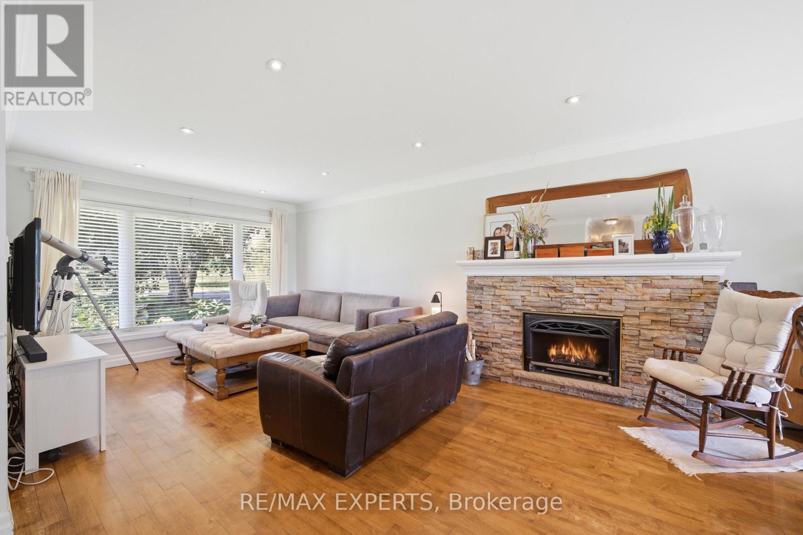 2724 8 SIDE ROAD - 9