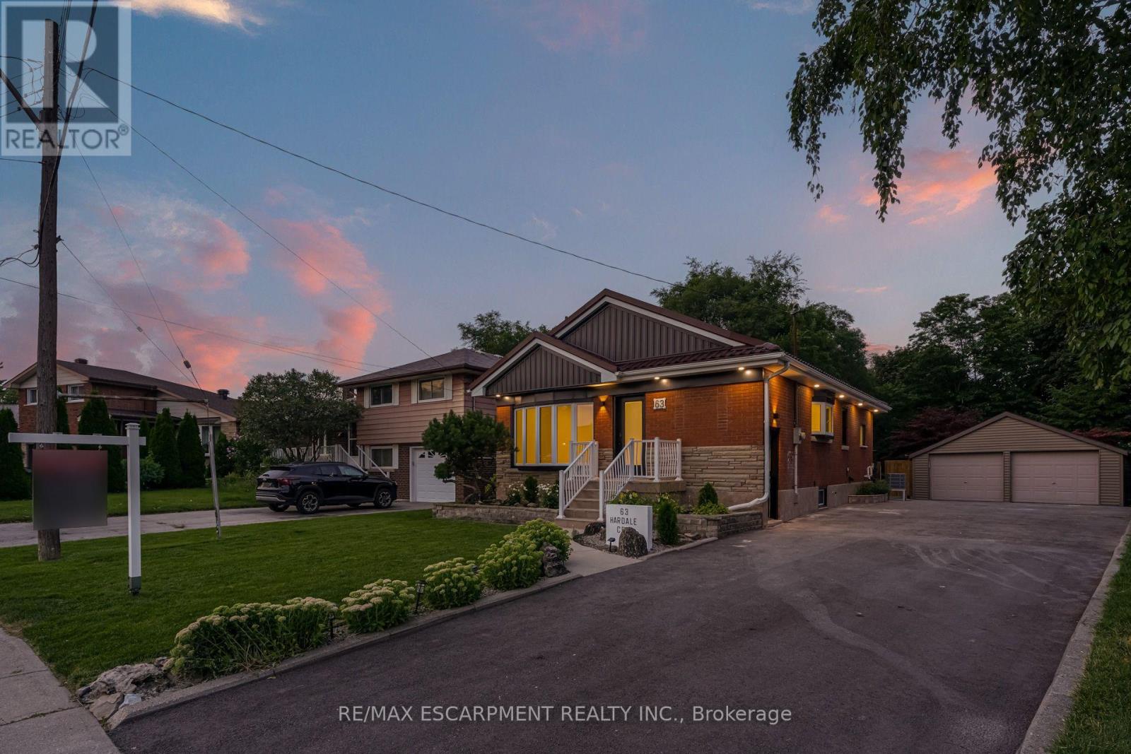 63 HARDALE CRESCENT - 2