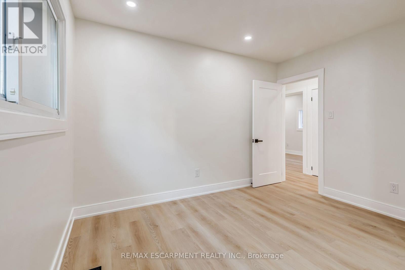 63 HARDALE CRESCENT - 21