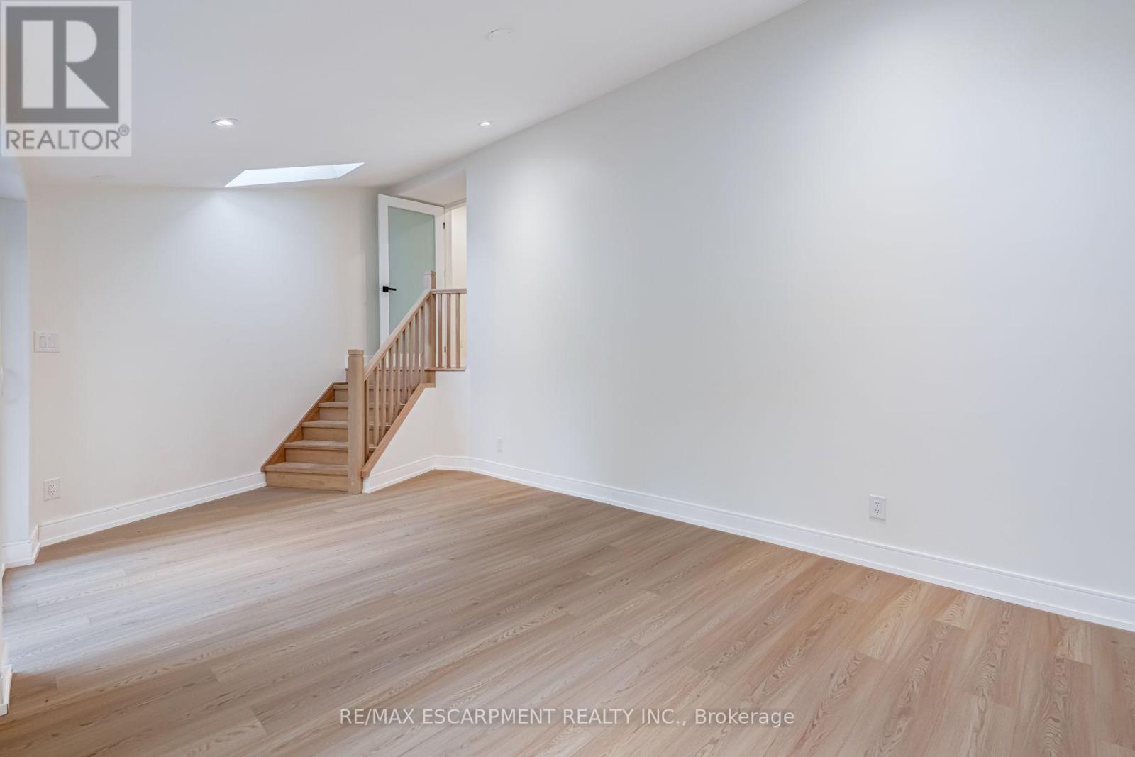 63 HARDALE CRESCENT - 26
