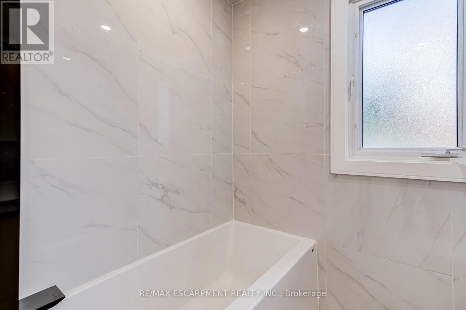 63 HARDALE CRESCENT - 29