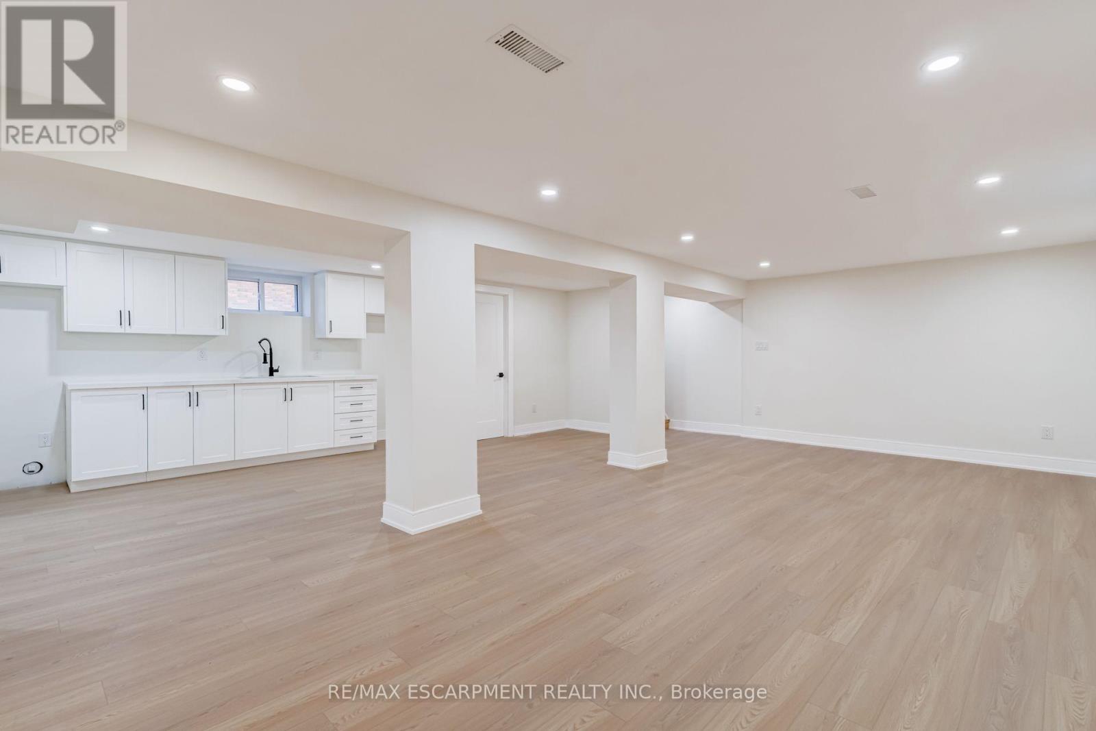 63 HARDALE CRESCENT - 30