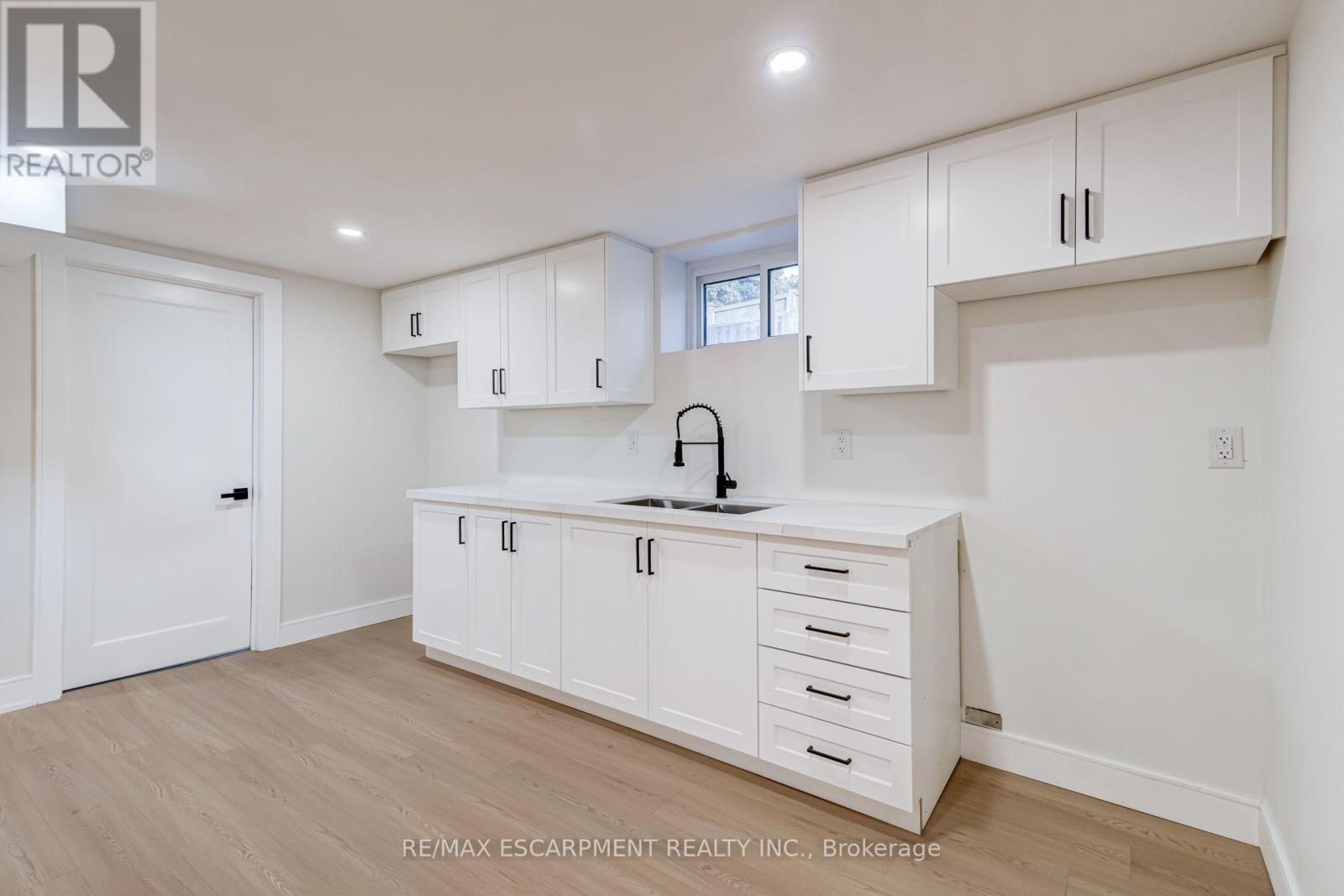 63 HARDALE CRESCENT - 34