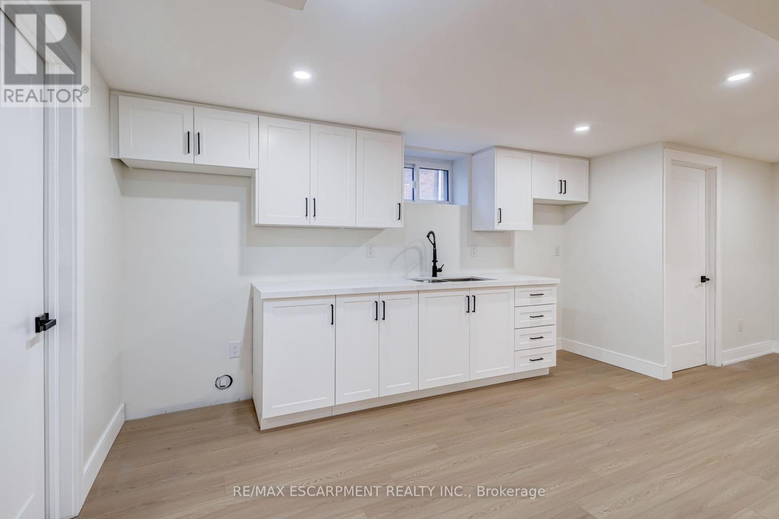 63 HARDALE CRESCENT - 36