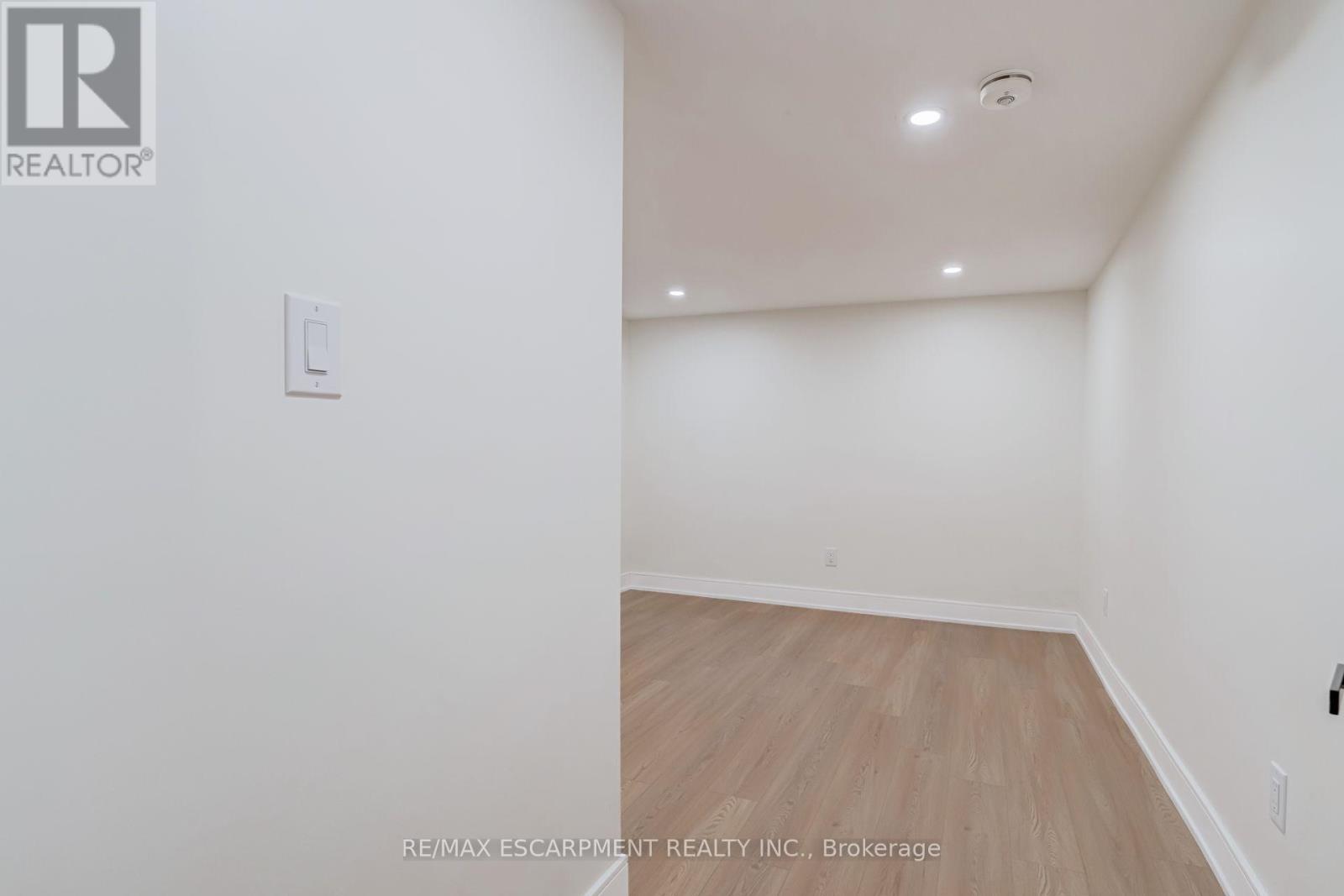 63 HARDALE CRESCENT - 37