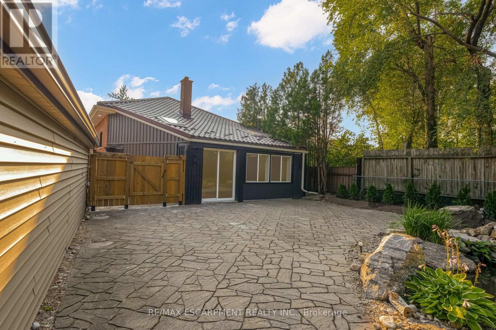 63 HARDALE CRESCENT - 50