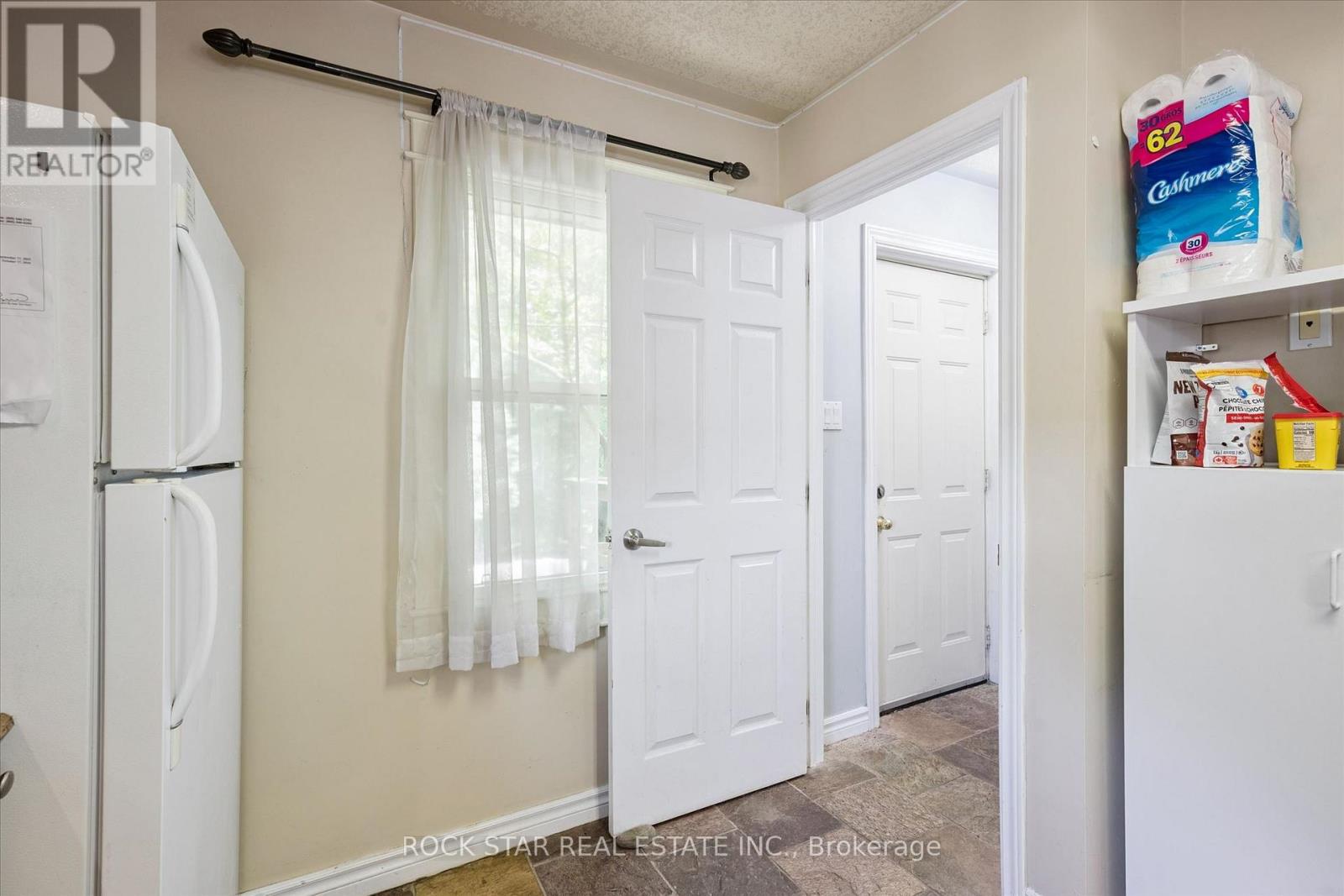 16 BEAUCOURT PLACE - 8