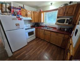 Kitchen - 618 3rd Street Se, Weyburn, SK S4H2E1 Photo 10