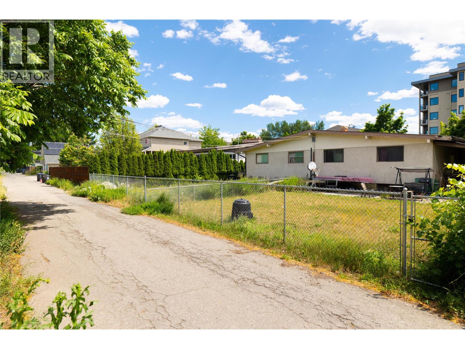 830-832 Leon Avenue - 11