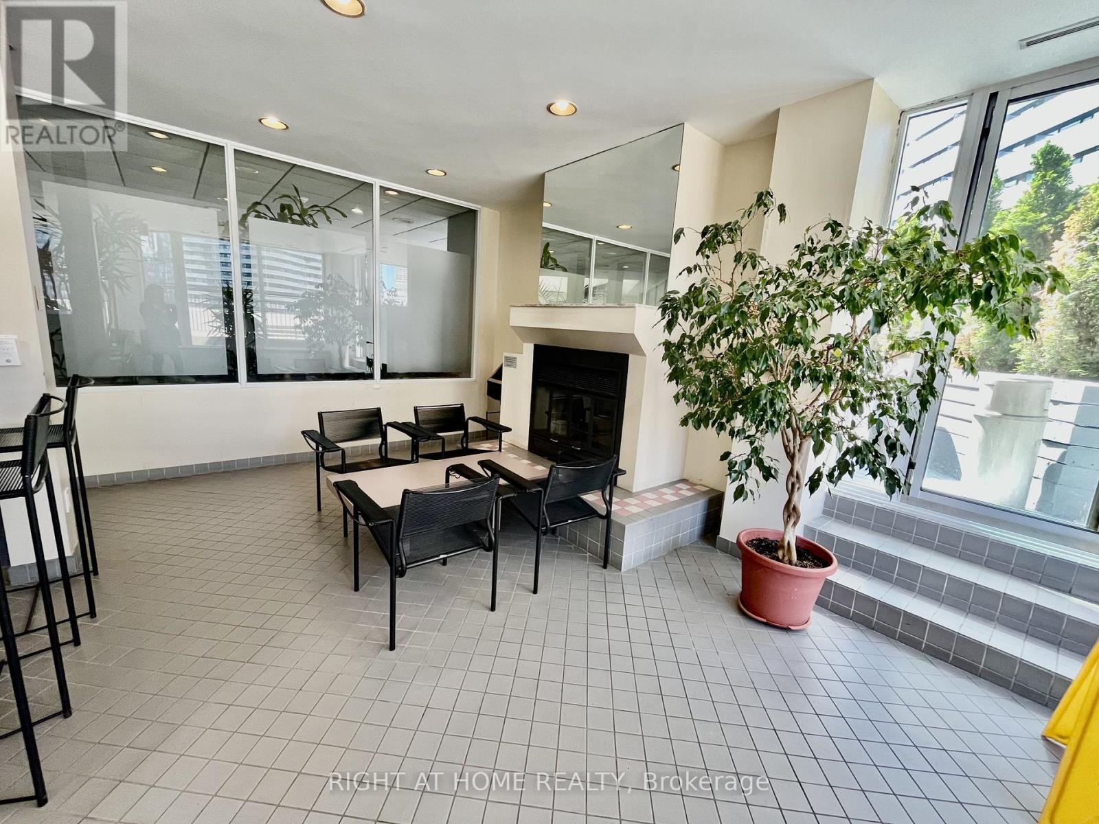 #1001 25 MAITLAND STREET W - Image 20