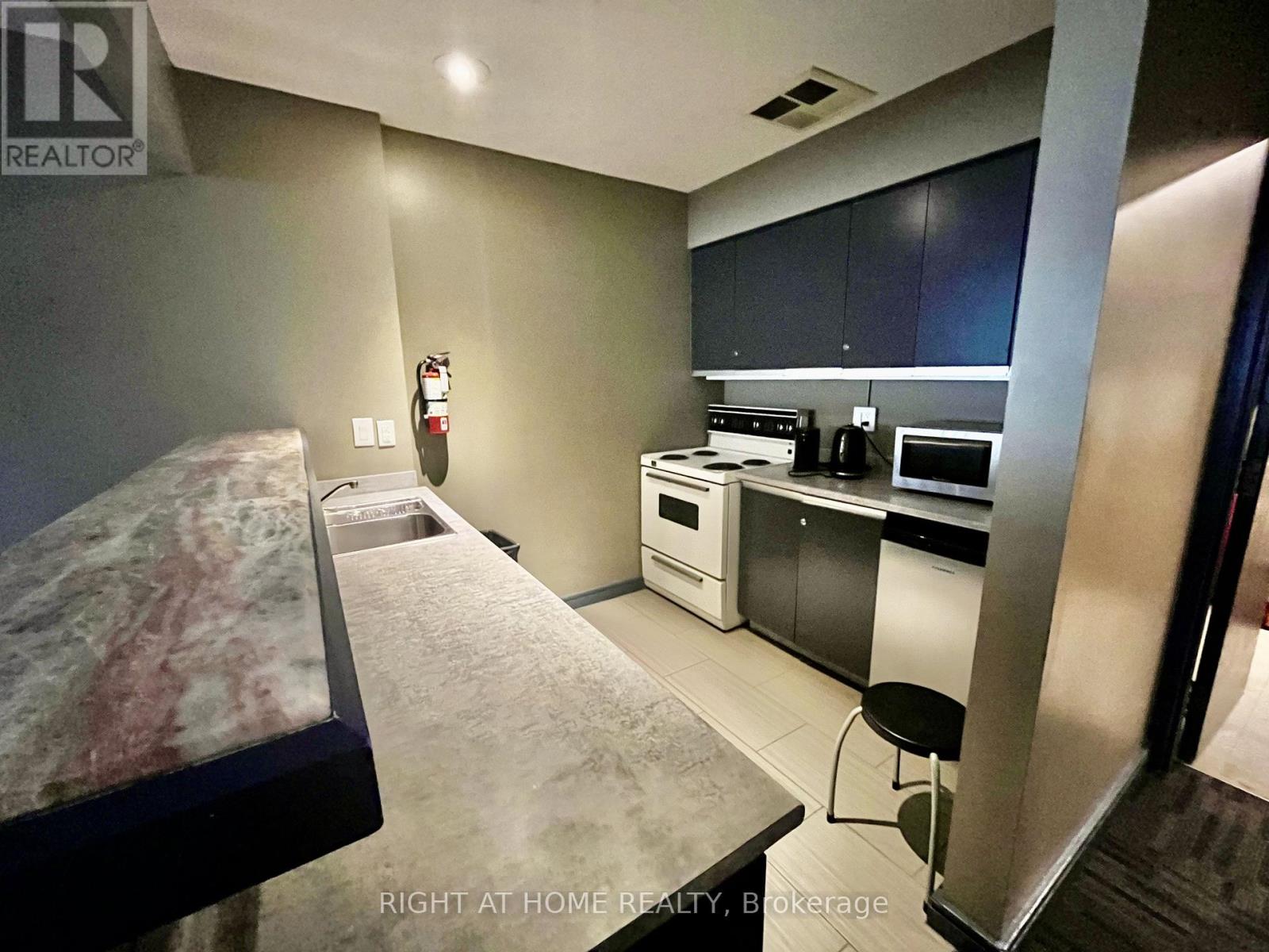#1001 25 MAITLAND STREET W - Image 23