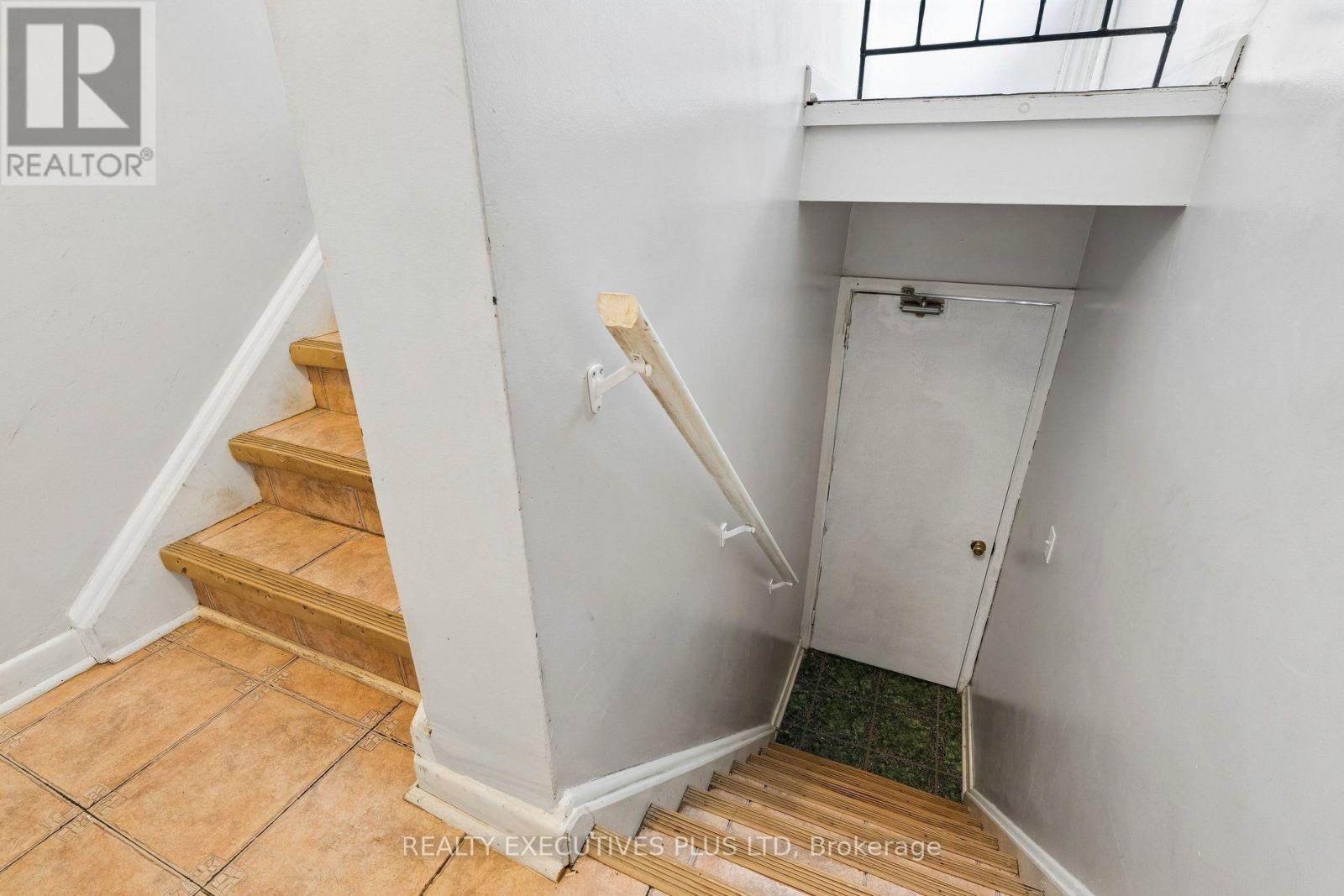 74 CALSTOCK DRIVE - 2