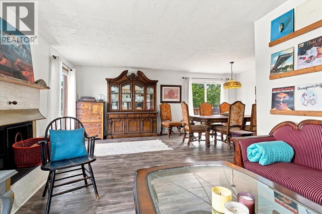 1121 5 Avenue - 6