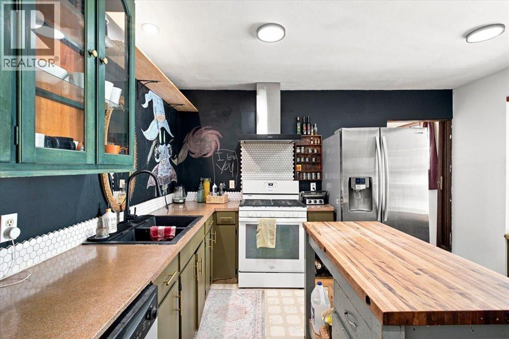 1121 5 Avenue - 11