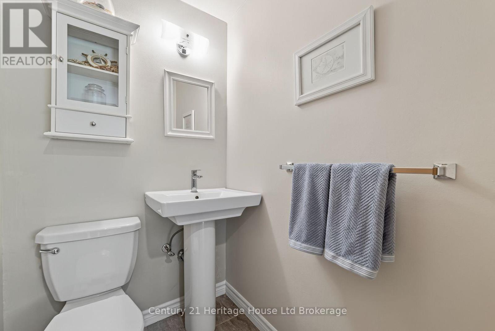 812 HUGHSON STREET - Image 31