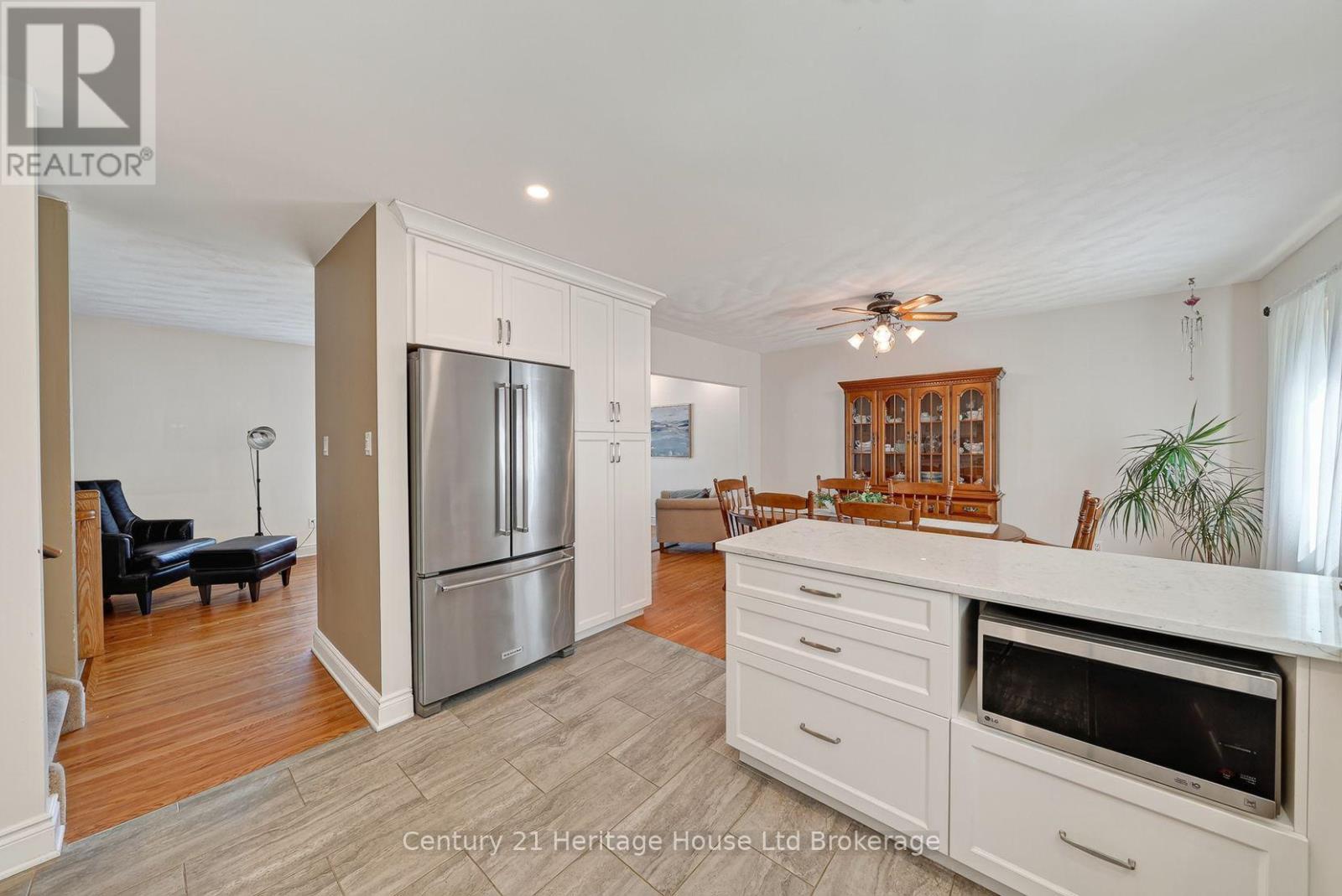 812 HUGHSON STREET - 9