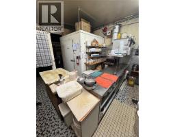 853 Caledonia Ave, Victoria, BC V8T1E6 Photo 10