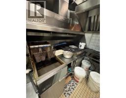 853 Caledonia Ave, Victoria, BC V8T1E6 Photo 8