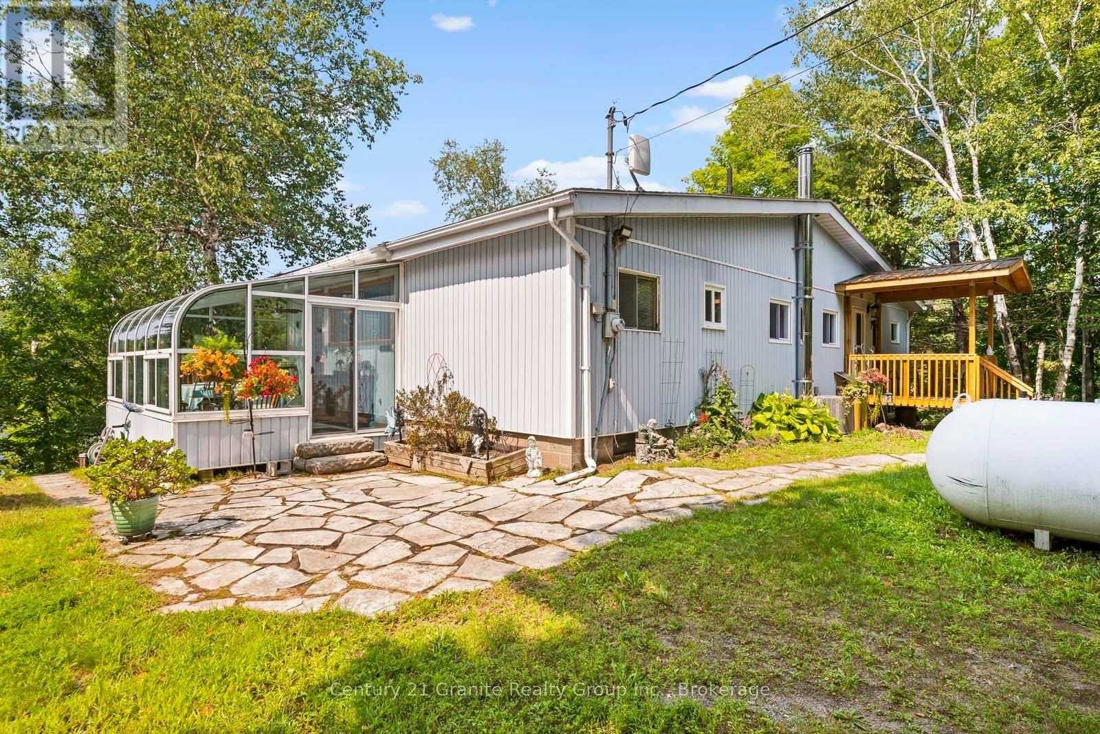 64 BENTLEY PLACE - 2