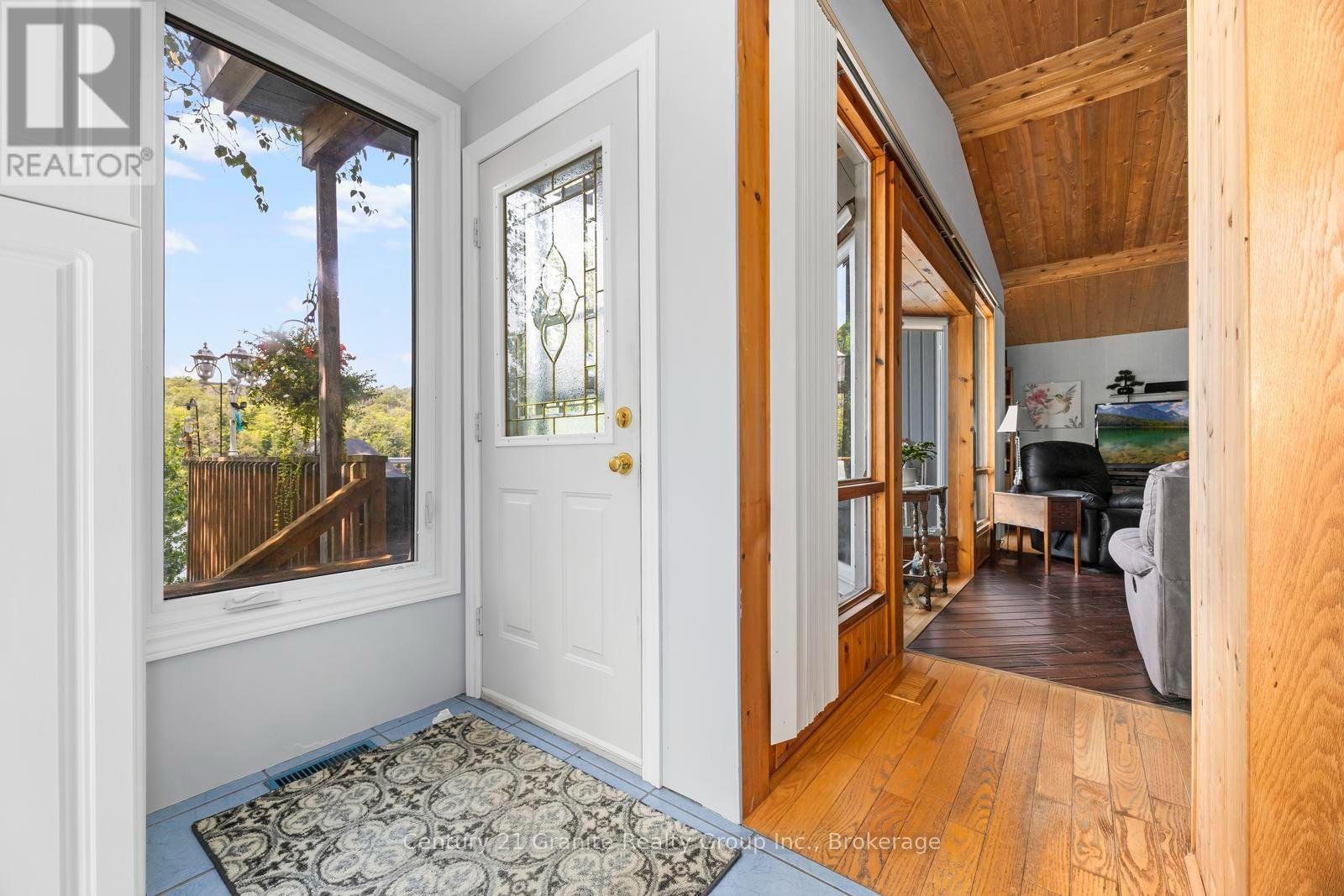 64 BENTLEY PLACE - 19