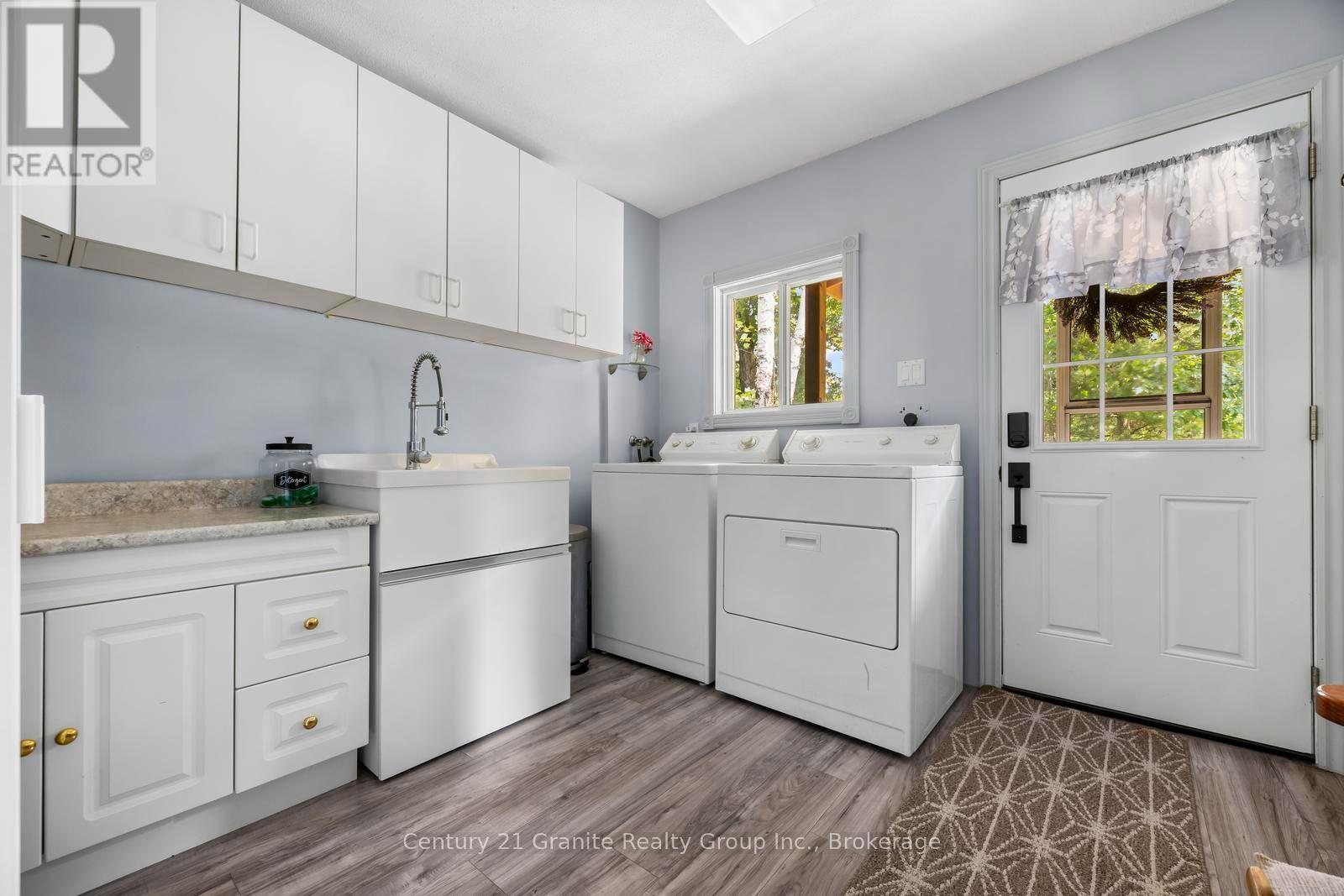 64 BENTLEY PLACE - 27