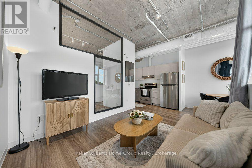 #304 120 HURON STREET - 19