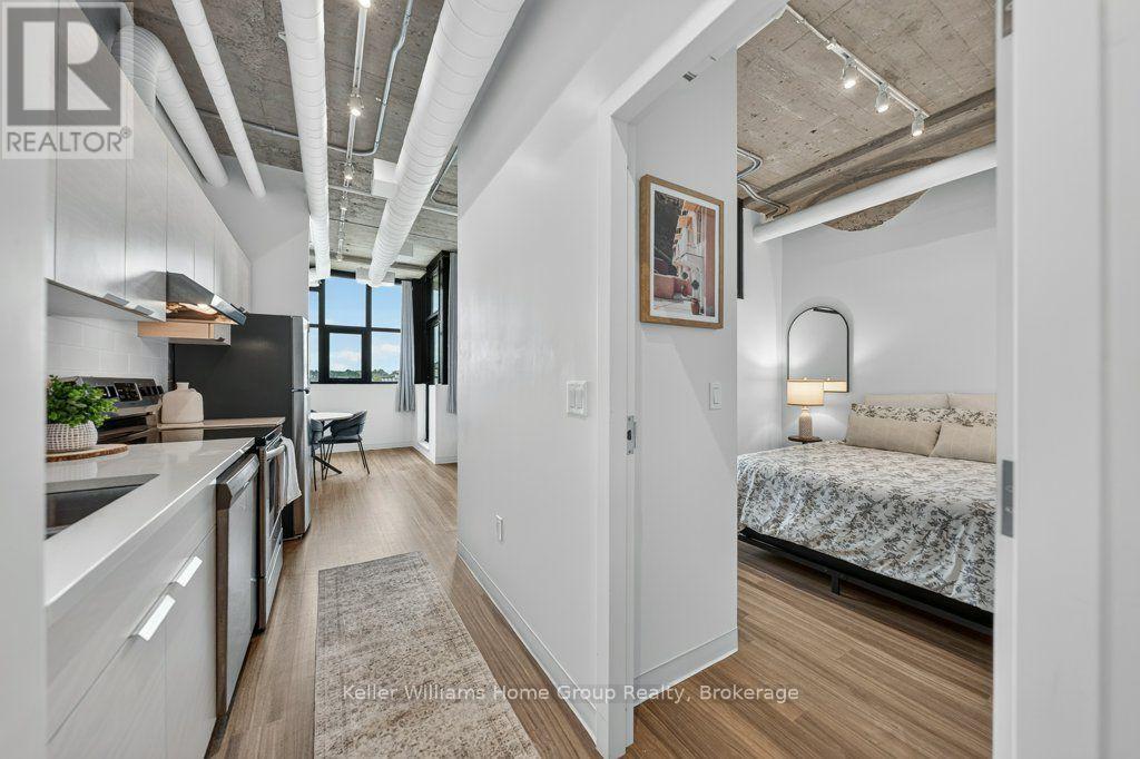#304 120 HURON STREET - 26