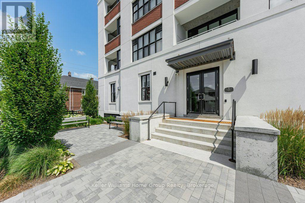 #304 120 HURON STREET - 4
