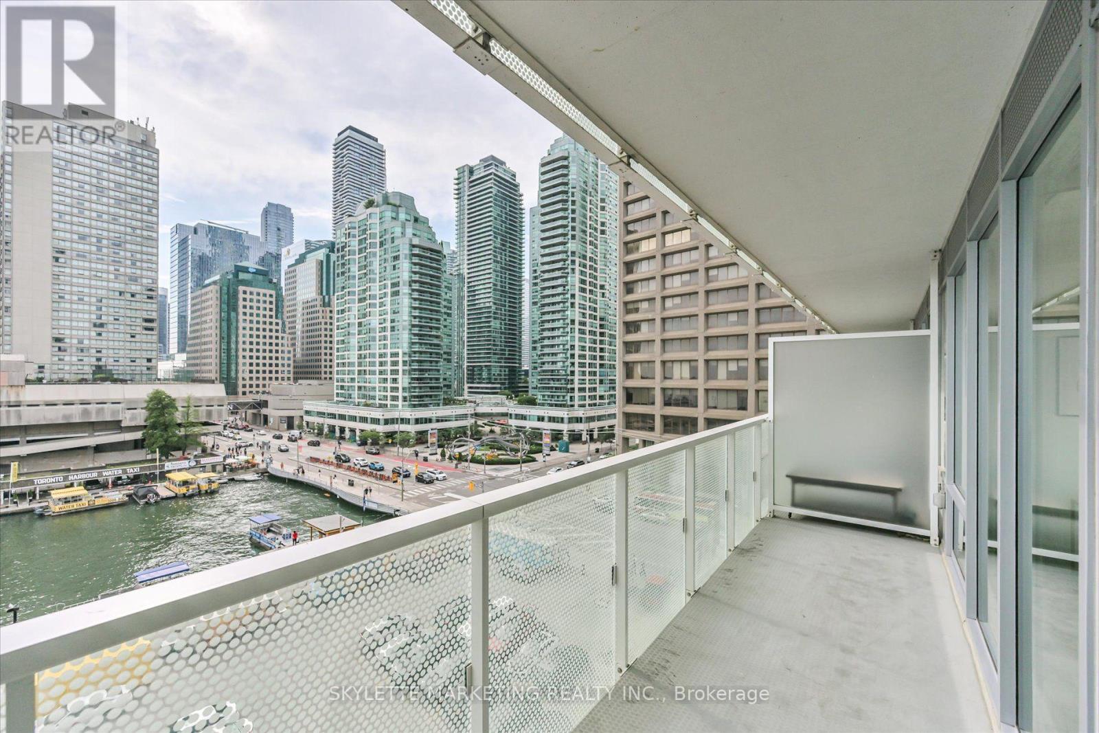 #617 15 QUEENS QUAY E - 18
