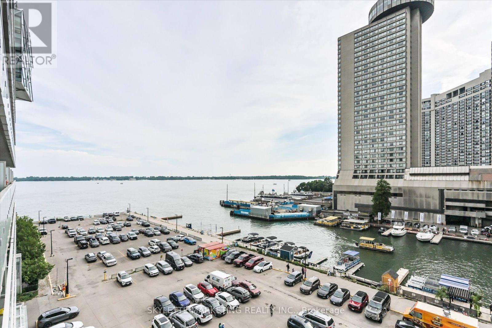 #617 15 QUEENS QUAY E - 19