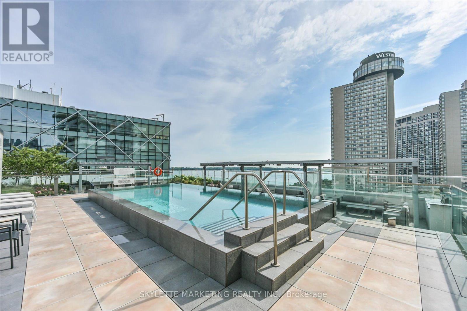 #617 15 QUEENS QUAY E - 28