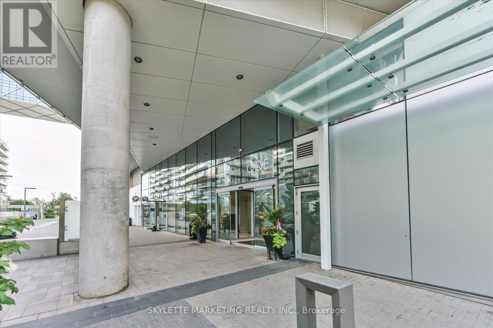 #617 15 QUEENS QUAY E - 40