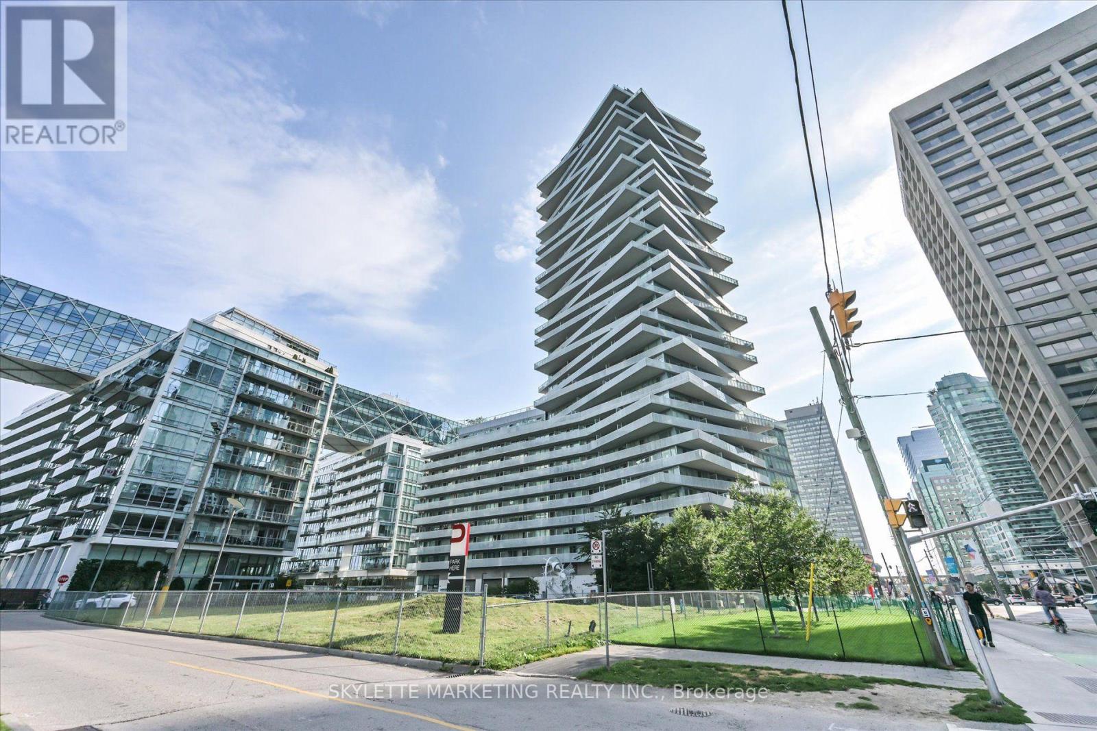 #617 15 QUEENS QUAY E - 43