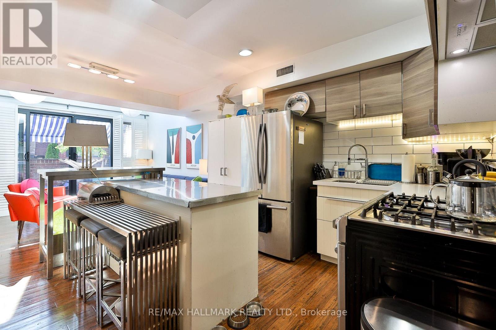 #21 17 PEMBROKE STREET - 14