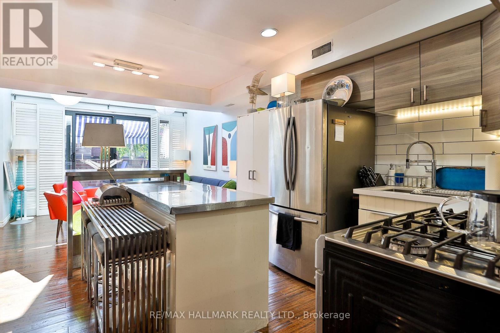 #21 17 PEMBROKE STREET - 16