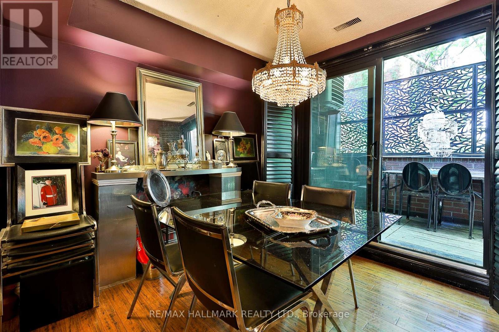 #21 17 PEMBROKE STREET - 21