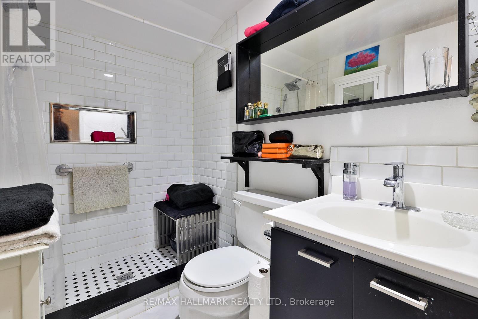 #21 17 PEMBROKE STREET - 35