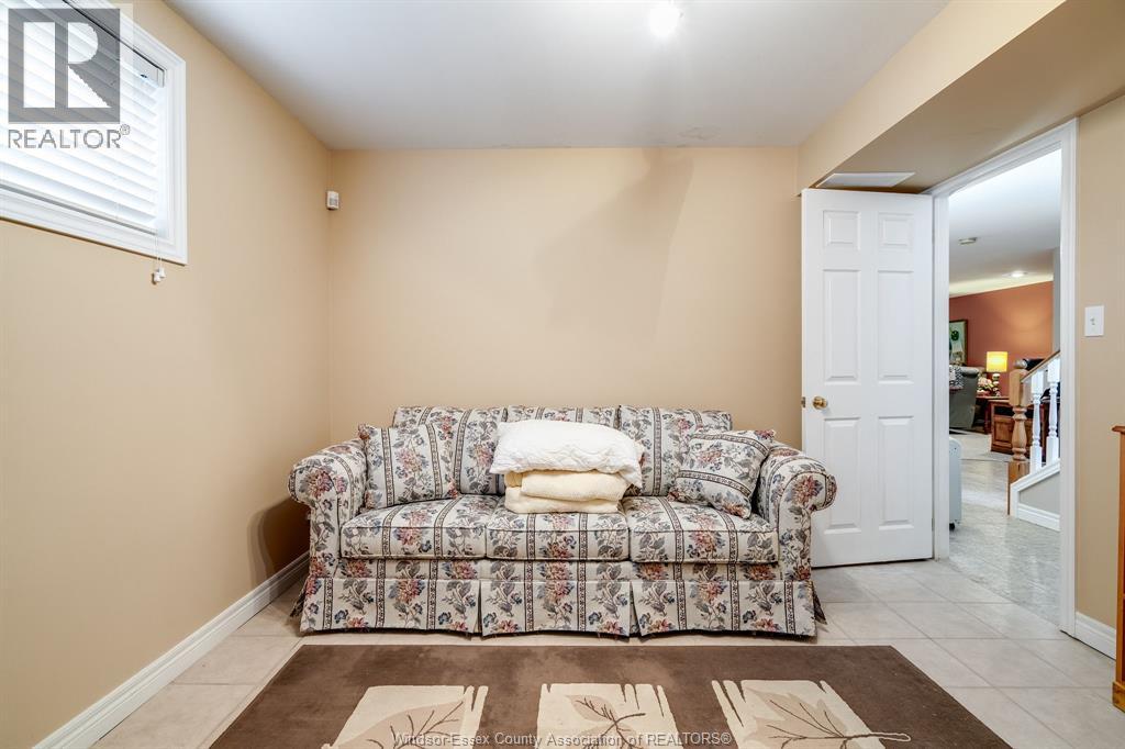 97 Theresa TRAIL - 31