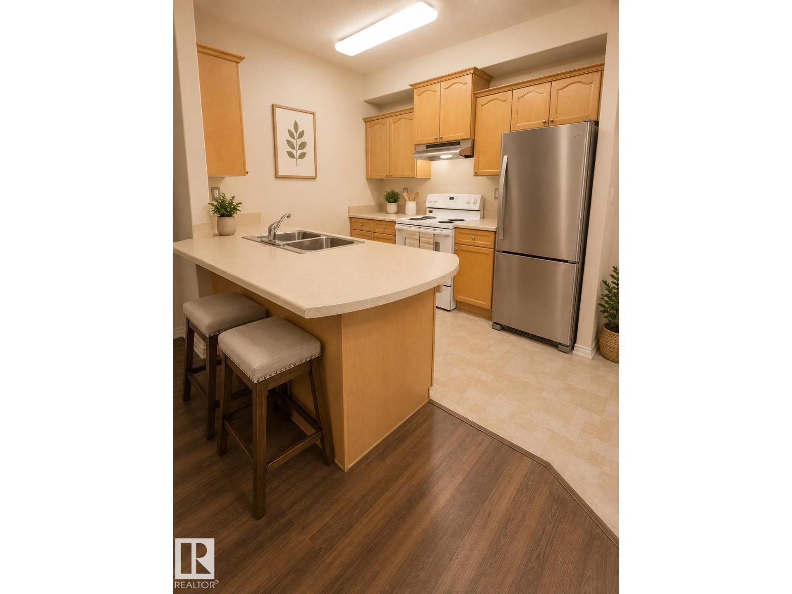 #204 16715 100 AV NW - Image 4