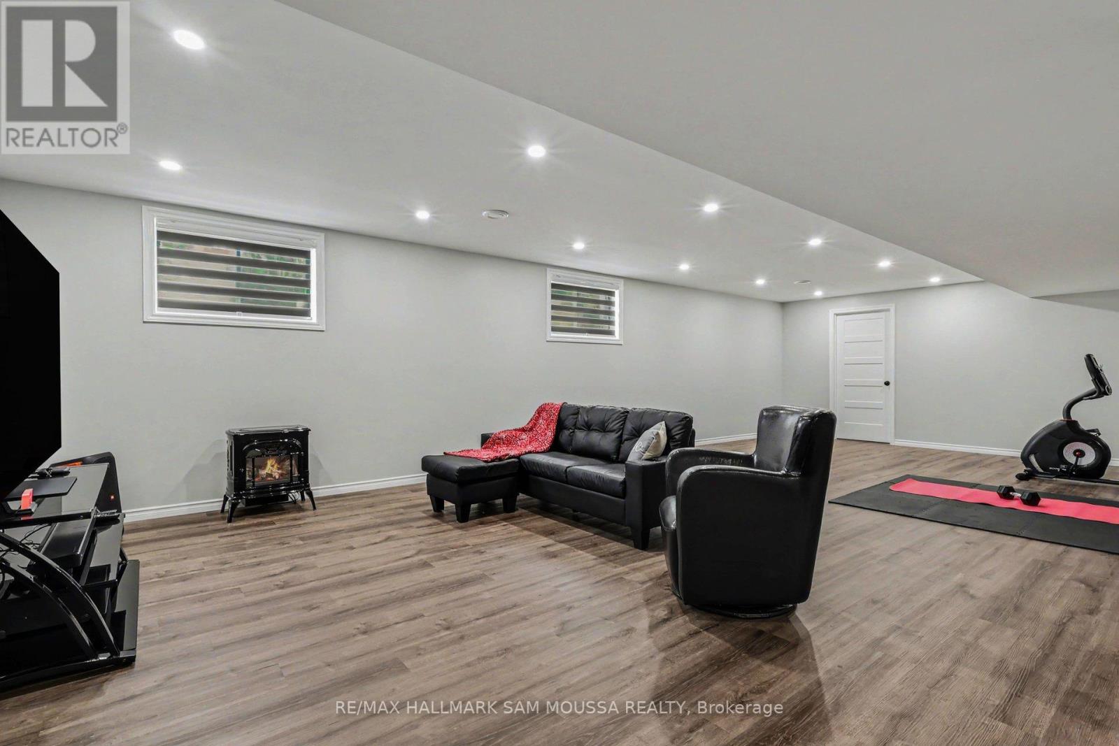105 DANIKA STREET - Image 30