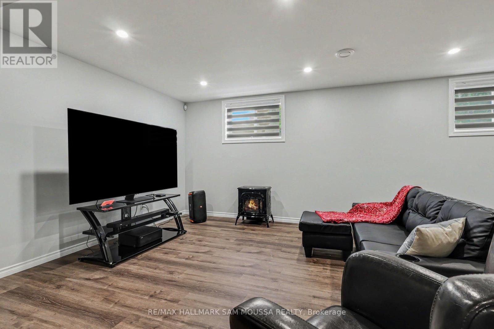 105 DANIKA STREET - Image 32
