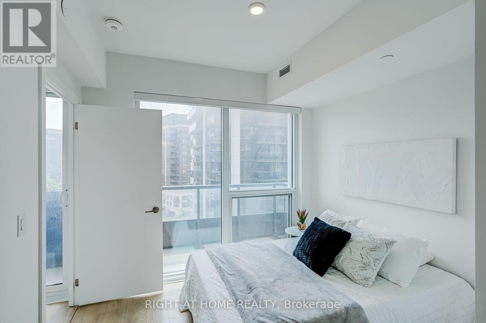 #908 1100 SHEPPARD AVENUE W - 18